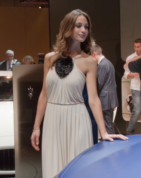 Girls from the 2010 Paris Motor Show (109 pics)
