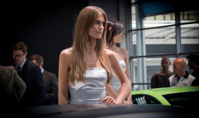 Girls from the 2010 Paris Motor Show (109 pics)
