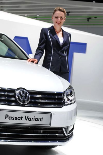 Girls from the 2010 Paris Motor Show (109 pics)