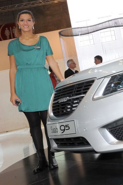 Girls from the 2010 Paris Motor Show (109 pics)