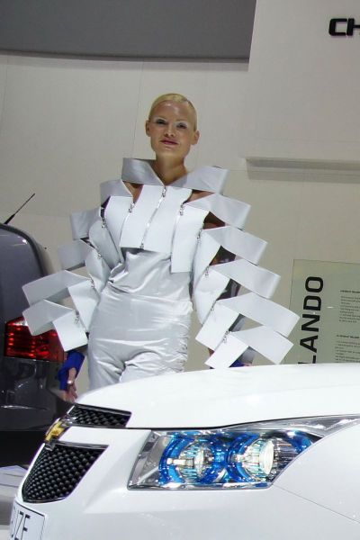 Girls from the 2010 Paris Motor Show (109 pics)