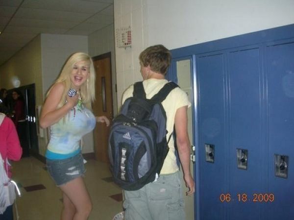 Would You Date Her? (9 pics)