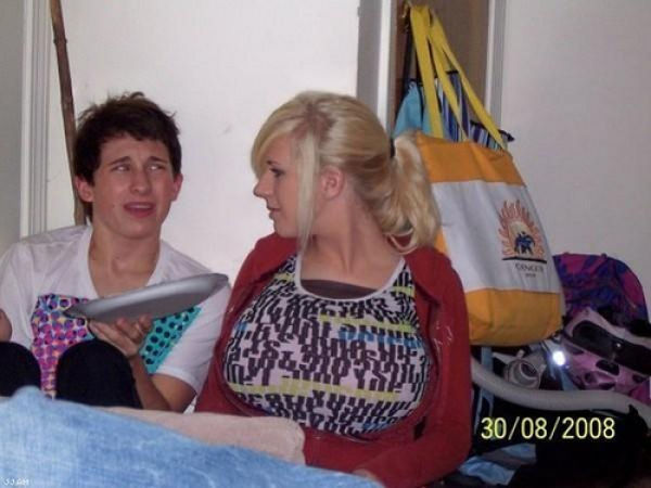 Would You Date Her? (9 pics)