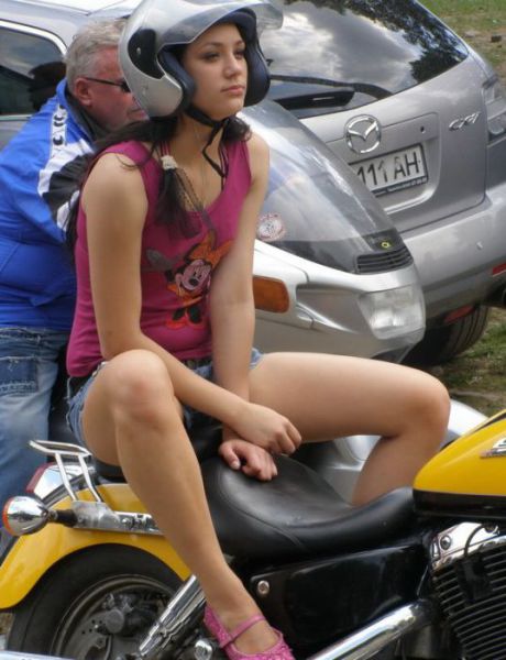 Lady Bikers in Russia (14 pics)