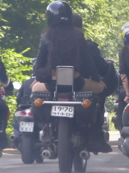 Lady Bikers in Russia (14 pics)