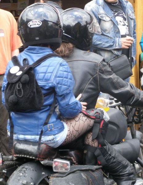 Lady Bikers in Russia (14 pics)