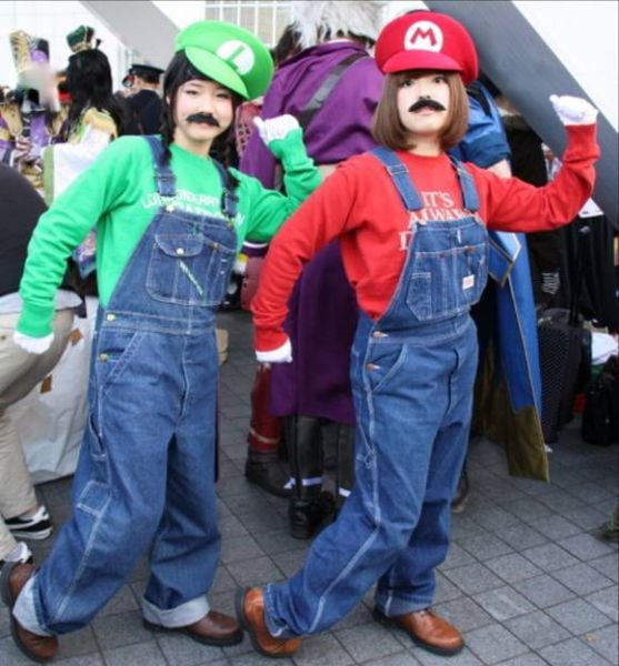 Sexy Cosplay Girls from Comiket