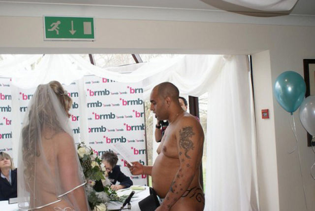 Naked Bride and Groom Not Ashamed