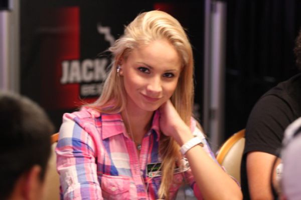 Sexy Poker Women