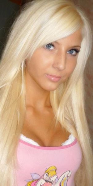 Girl In Love With Tanning