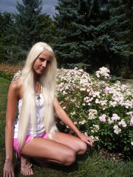 Girl In Love With Tanning