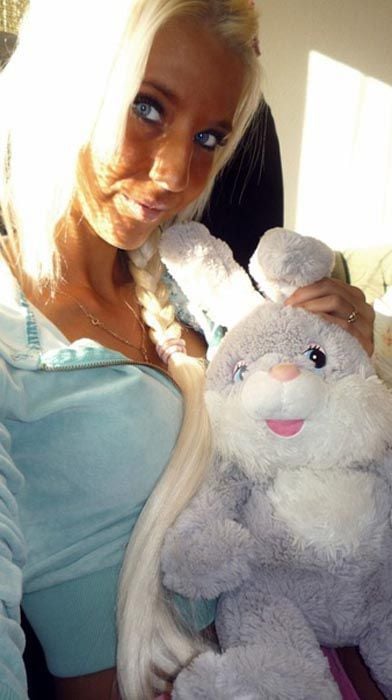 Girl In Love With Tanning