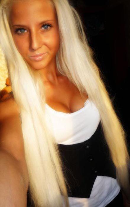 Girl In Love With Tanning