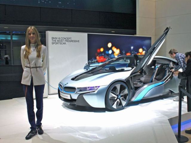 Detroit Auto Show Babes