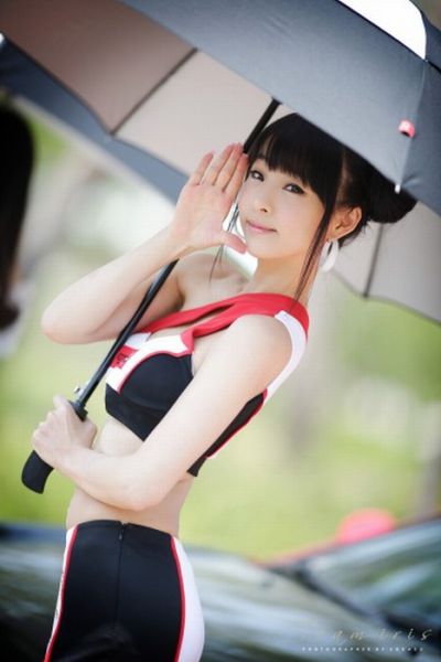 This Is How Asians Pose