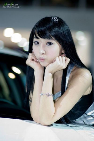 This Is How Asians Pose