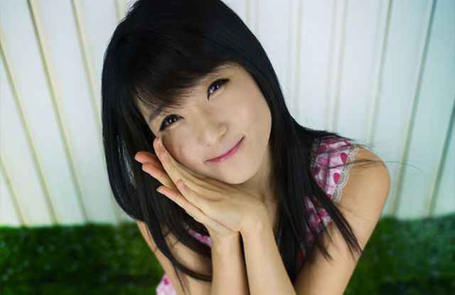 This Is How Asians Pose