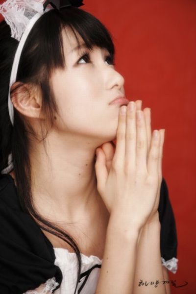 This Is How Asians Pose