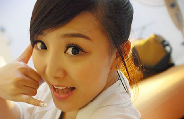 This Is How Asians Pose