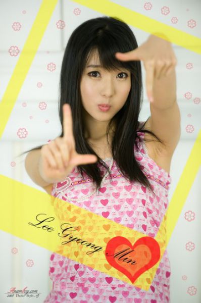 This Is How Asians Pose