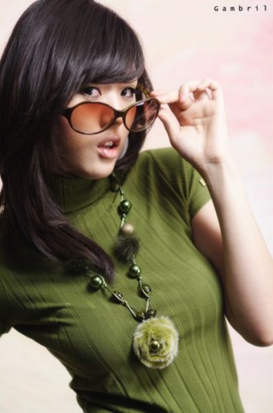 This Is How Asians Pose