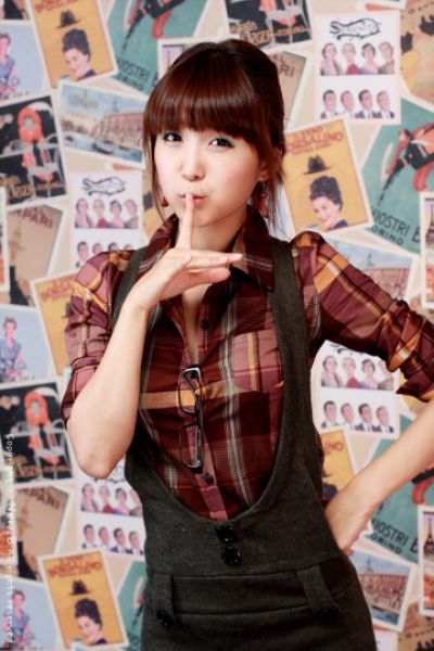 This Is How Asians Pose