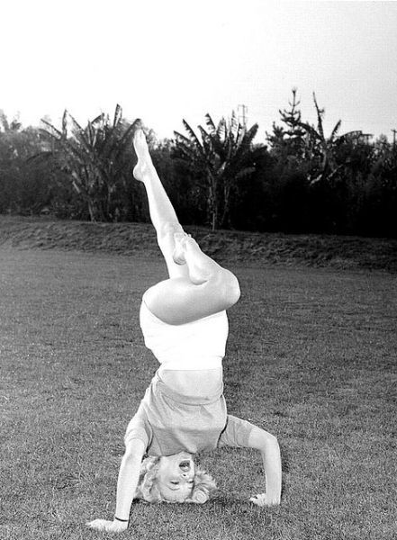 rare photographs of celebrities part 19 144 pics 52.html - 144 HD Photos | Premium Gallery 2012