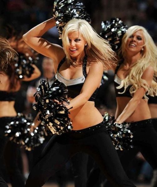 Spurs Cheerleaders Are Easy on the Eye
