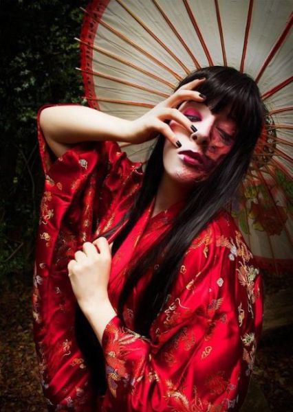 Weird “Glamorous Gore” Make-Up