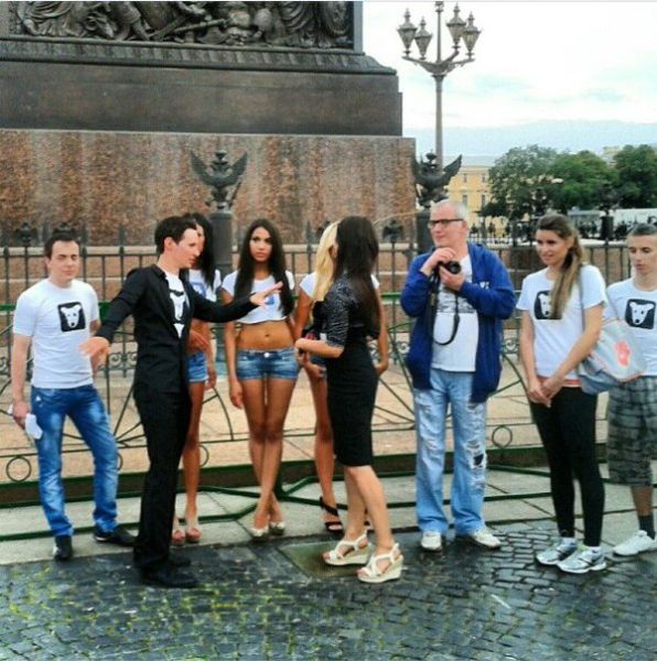 Seductive Girls Promote Russian Social Network