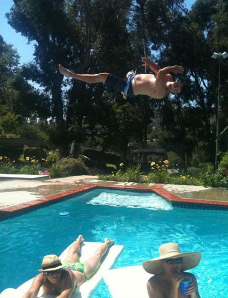 When Photos of Chicks In Bikinis Get Ruined