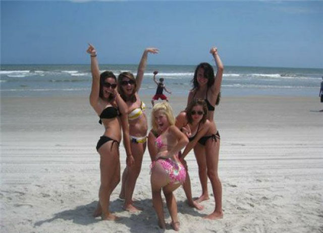 When Photos of Chicks In Bikinis Get Ruined