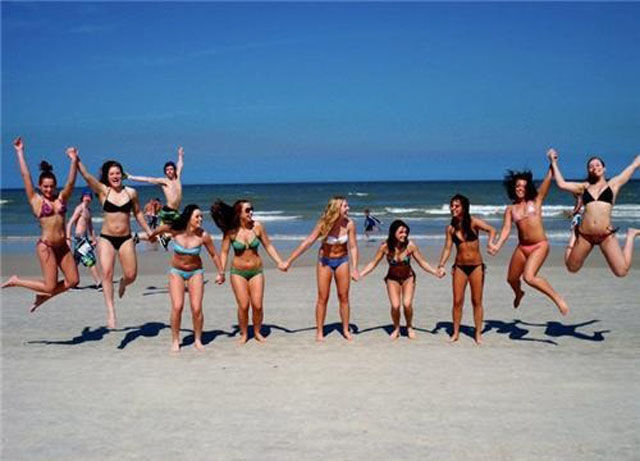 When Photos of Chicks In Bikinis Get Ruined