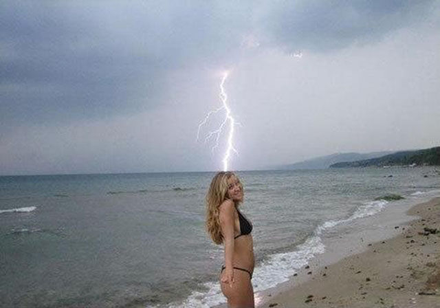 When Photos of Chicks In Bikinis Get Ruined