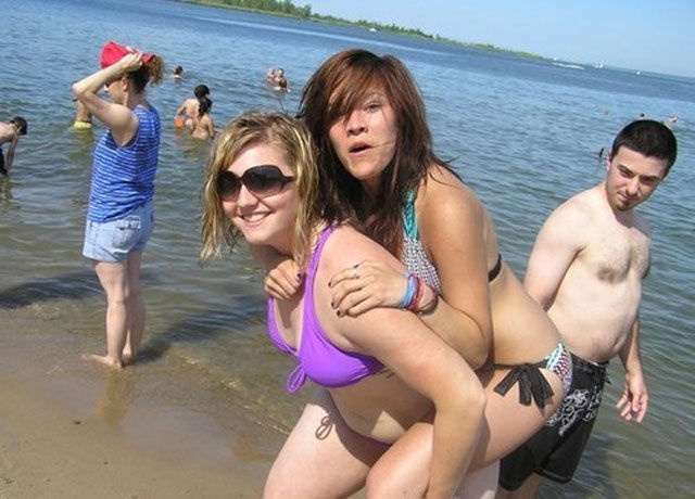 When Photos of Chicks In Bikinis Get Ruined