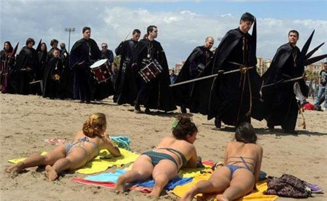 When Photos of Chicks In Bikinis Get Ruined