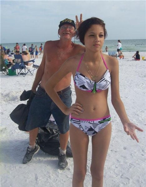 When Photos of Chicks In Bikinis Get Ruined