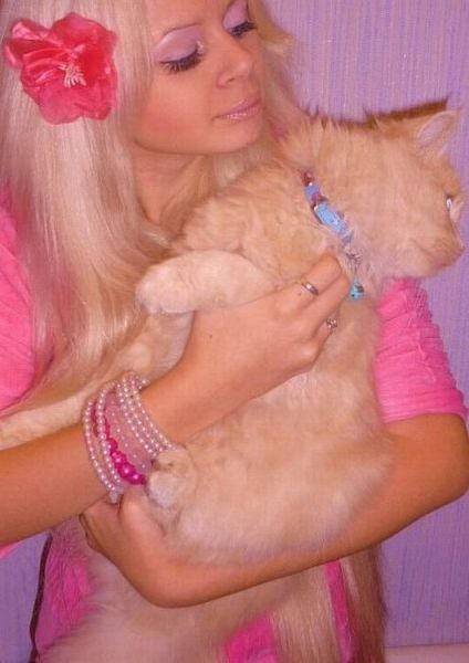 “Glamorous” Russian Social Network Girls