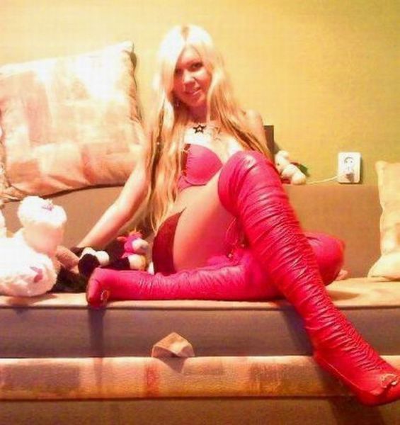 “Glamorous” Russian Social Network Girls