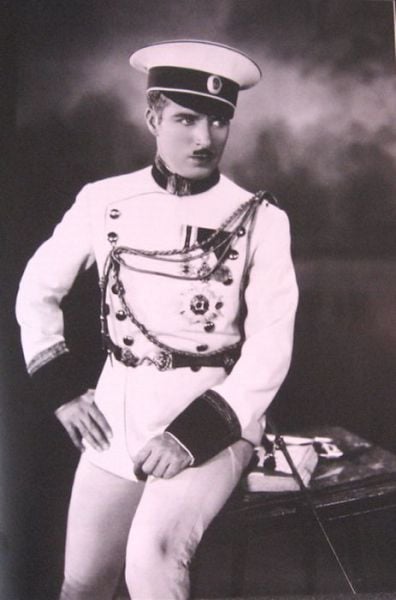 Rare Photographs of Celebrities. Part 21