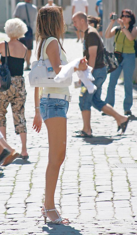 Hot Girls You Meet on the Street