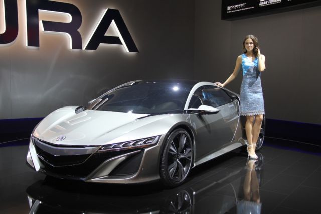 Girls of Moscow Car Show