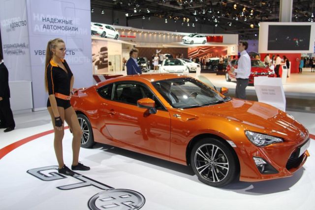 Girls of Moscow Car Show