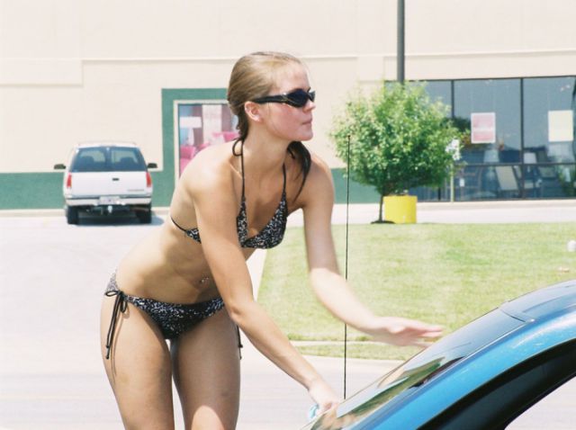 This Car Wash Must Be Every Man’s Dream