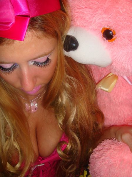 Super “Glamorous” Girl from Russian Social Media