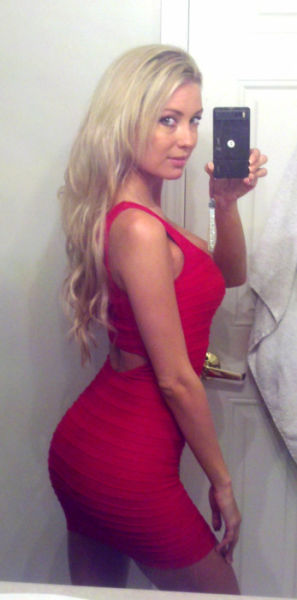 Sizzling Hot Self-Taken Mirror Pics