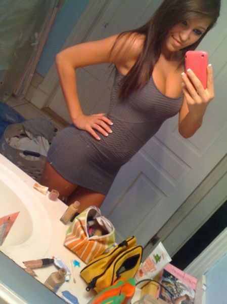 Sizzling Hot Self-Taken Mirror Pics
