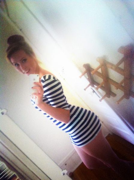 Sizzling Hot Self-Taken Mirror Pics