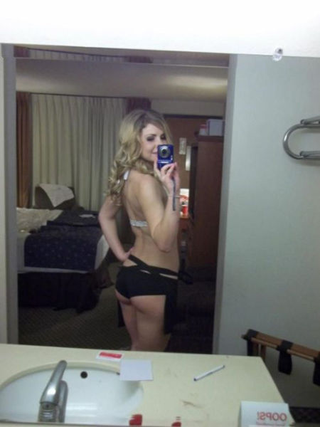 Sizzling Hot Self-Taken Mirror Pics