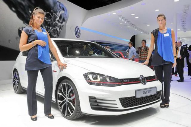 the lovely girls of the paris motor show 100 pics 48.html - 100 HD Photos | Premium Gallery 2012